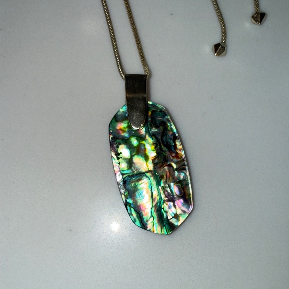 Kendra Scott Iridescent long Green Pendant Necklace with original bag - Picture 2 of 8